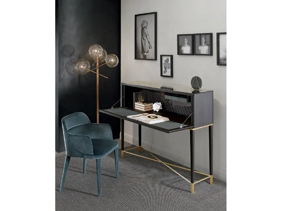 Lampada da terra Bolle in cristallo trasparente soffiato a bocca con parti metalliche in ottone brunite a mano di Gallotti&Radice