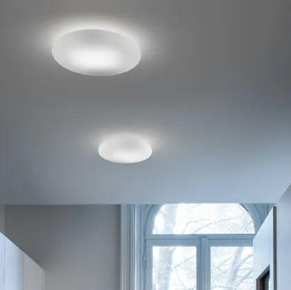 Lampada a soffitto Disco in vetro soffiato satinato bianco di Panzeri