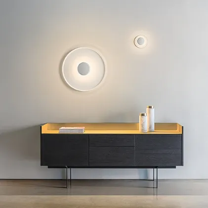 Lampada da parete con luce circoscritta all’interno del diametro Top di Vibia