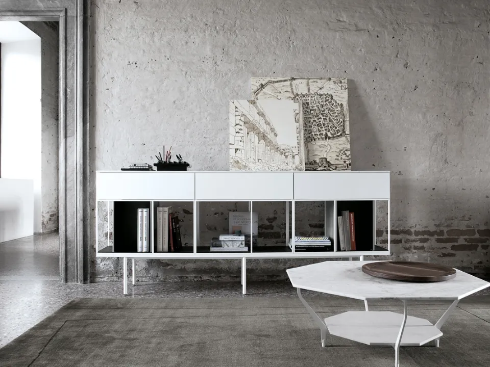 Madia Atelier configurazione 01 in laccato bianco opaco e top in marmo bianco di Carrara di Extendo