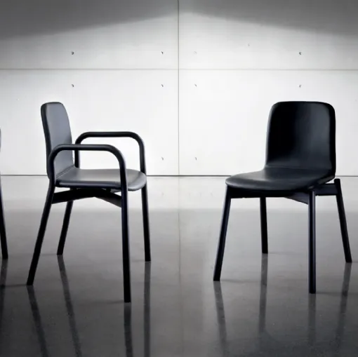 Sedia Two Tone Chair in tessuto o pelle con struttura in Frassino di Sovet